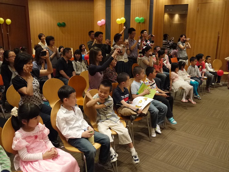 腾博官网音乐中心上海静安总店“欢度六一腾博官网的节日”音乐会成功举办 