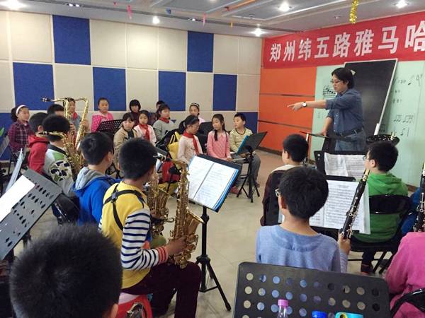 郑州纬五路小学腾博官网示范乐团大师班成功举办