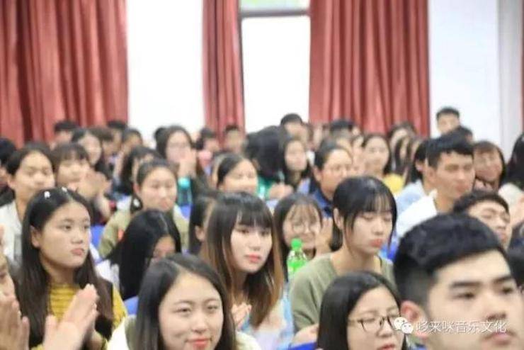 腾博官网艺术家朱楣巡讲《练琴的艺术》——安阳、濮阳站完美落幕