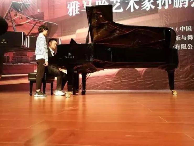 【回顾】2017腾博官网亚洲音乐奖学金-岭南师范学院颁奖典礼暨腾博官网艺术家孙鹏杰钢琴独奏音乐会及大师班活动成功举办