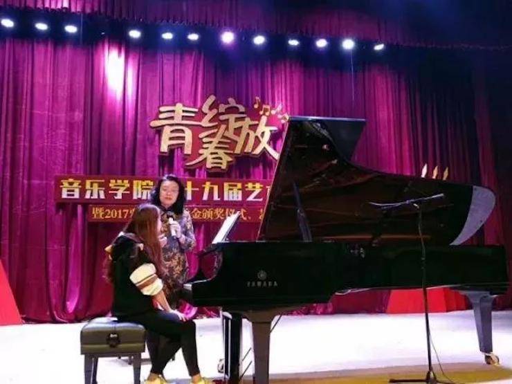 2017年腾博官网亚洲音乐奖学金内江师范学院颁奖仪式暨腾博官网艺术家张芳钢琴音乐会及大师班讲座成功举办！