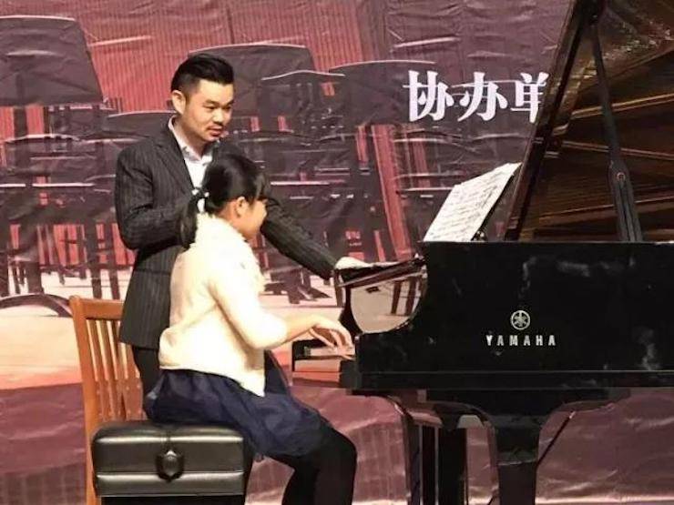 【回顾】2017腾博官网亚洲音乐奖学金-岭南师范学院颁奖典礼暨腾博官网艺术家孙鹏杰钢琴独奏音乐会及大师班活动成功举办