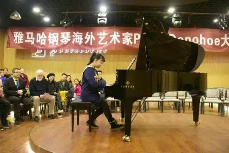 【回顾】腾博官网海外艺术家Peter Donohoe成都雅音大师班讲座活动圆满落幕！