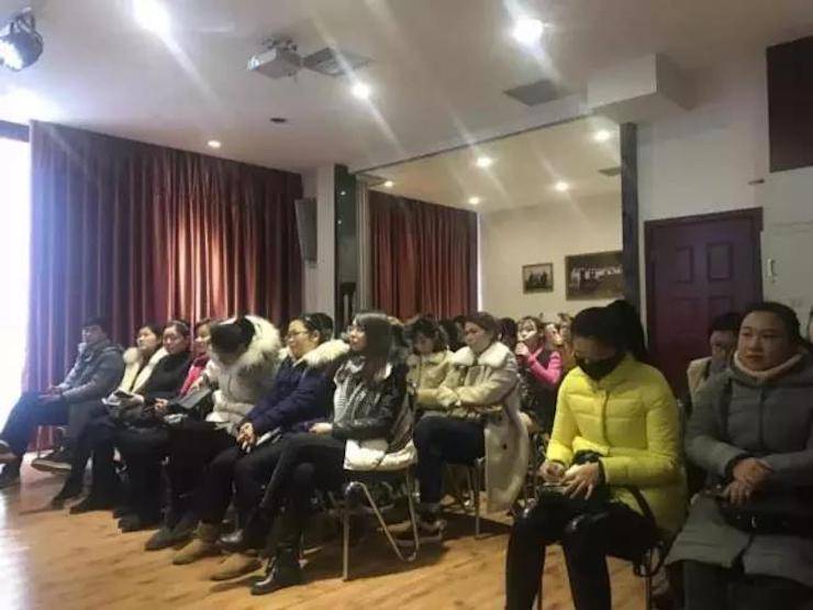 【报道】读谱与琴谱版本的选择|腾博官网艺术家鲍释贤大师班洛阳站圆满结束。诤悠担