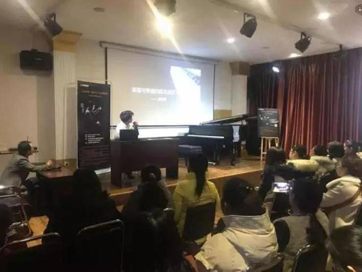 【报道】读谱与琴谱版本的选择|腾博官网艺术家鲍释贤大师班洛阳站圆满结束。诤悠担