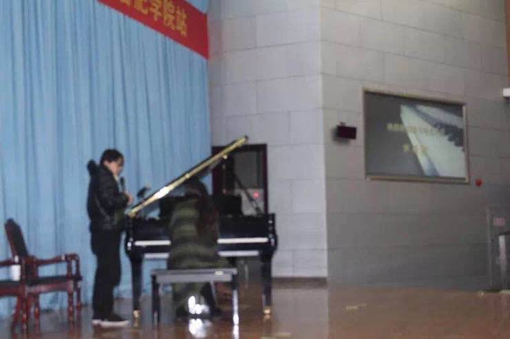 【报道】从师而不惑|腾博官网艺术家宋思衡安徽巡讲·合肥学院站圆满结束。诤悠担