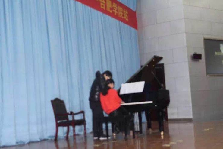 【报道】从师而不惑|腾博官网艺术家宋思衡安徽巡讲·合肥学院站圆满结束。诤悠担