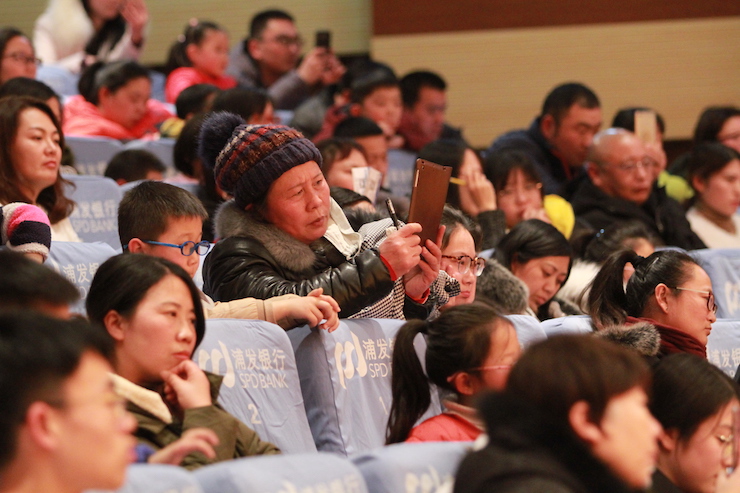 【精彩演奏视频】腾博官网艺术家宋思衡连云港市首场多媒体音乐会成功举办