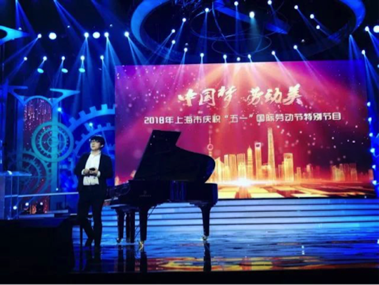 东方卫视五一晚会  腾博官网艺术家宋思衡奏响《长江之歌》