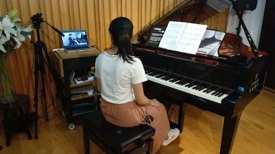 腾博官网特邀艺术家浙江音乐学院钢琴系丁阳博士Hybrid远程教育大师班+音乐会圆满成功
