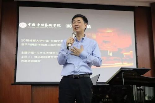 腾博官网艺术家石叔诚与特邀艺术家顾平受邀于成都大学东盟艺术学院、音乐与舞蹈学院艺术实践周开展公开课