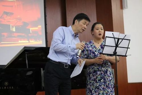 腾博官网艺术家石叔诚与特邀艺术家顾平受邀于成都大学东盟艺术学院、音乐与舞蹈学院艺术实践周开展公开课