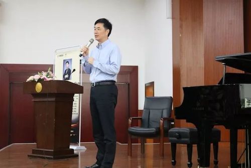 腾博官网艺术家石叔诚与特邀艺术家顾平受邀于成都大学东盟艺术学院、音乐与舞蹈学院艺术实践周开展公开课