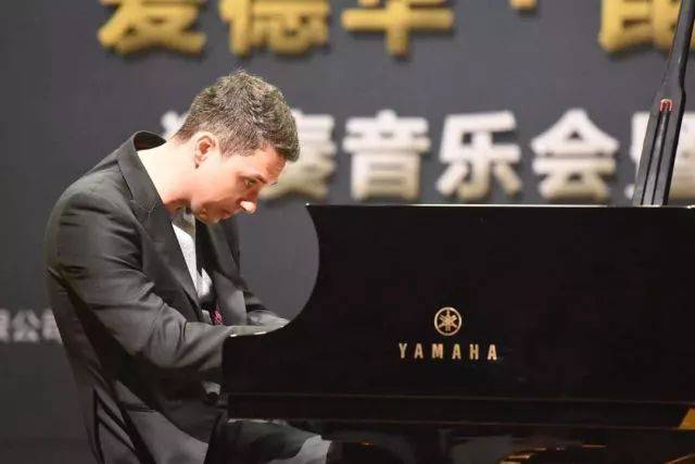 2018年腾博官网亚洲音乐奖学金河南大学启动仪式<br /> 暨腾博官网海外艺术家爱德华·昆斯音乐活动圆满结束