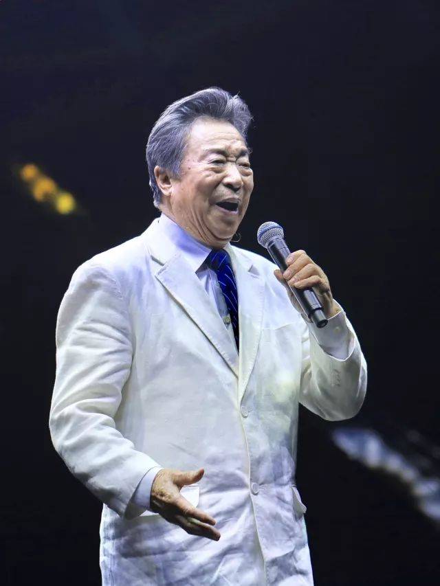 歌声悠扬，唱出时代记忆，琴声悦耳，奏响希望乐章 <br> 2018“我爱你中国?纪念改革开放40周年”经典歌曲上海演唱会圆满落幕