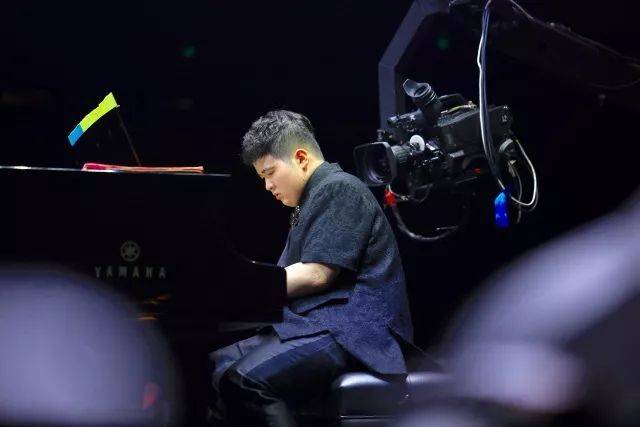歌声悠扬，唱出时代记忆，琴声悦耳，奏响希望乐章 <br> 2018“我爱你中国?纪念改革开放40周年”经典歌曲上海演唱会圆满落幕