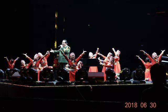 歌声悠扬，唱出时代记忆，琴声悦耳，奏响希望乐章 <br> 2018“我爱你中国?纪念改革开放40周年”经典歌曲上海演唱会圆满落幕