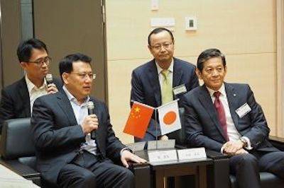 回顾发展历史，畅想科技未来|中国浙江省代表团视察腾博官网企业博物馆