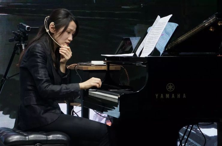 科技推动音乐教育创新，张希教授《古典主义时期钢琴奏鸣曲的演绎》公开课圆满成功