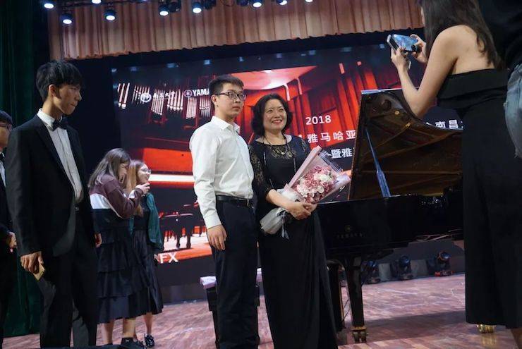 张芳、冯子祥钢琴音乐会