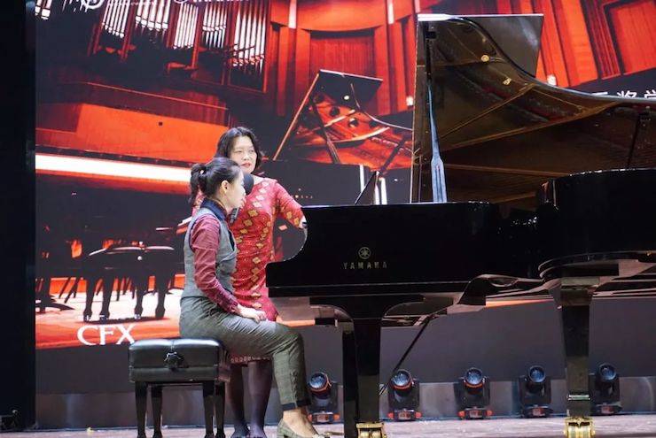 张芳、冯子祥钢琴音乐会