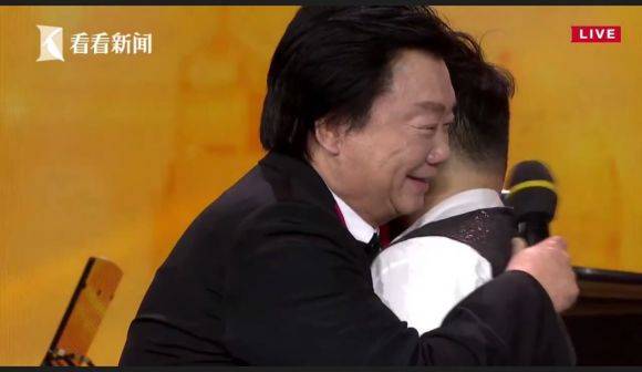 主持界泰斗叶惠贤力赞腾博官网未来艺术家刘明康：“很难相信，这么悠扬的琴声出自一位自闭症少年的手里！”