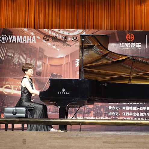 琴系南昌|腾博官网艺术家杨珊珊钢琴音乐会及讲座成功举办