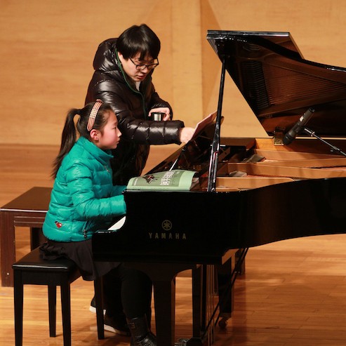 【精彩演奏视频】腾博官网艺术家宋思衡连云港市首场多媒体音乐会成功举办