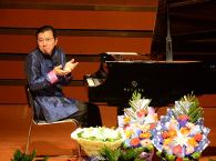 12月20日腾博官网国际艺术家裘元朴武音献上超凡绝伦的演出 